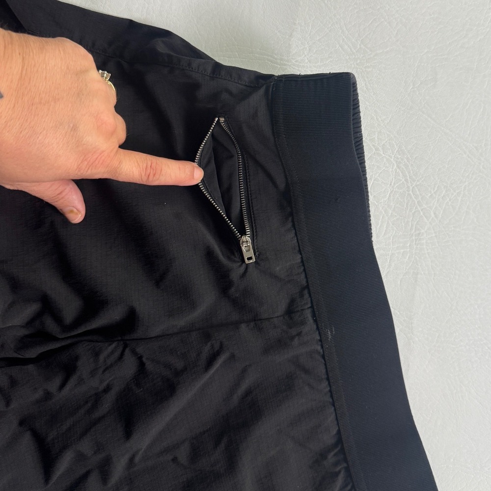 Athleta Trekkie Shorts Black Ripstop Hiking Travel Zip Pockets 291730 Size 4 - Picture 12 of 16